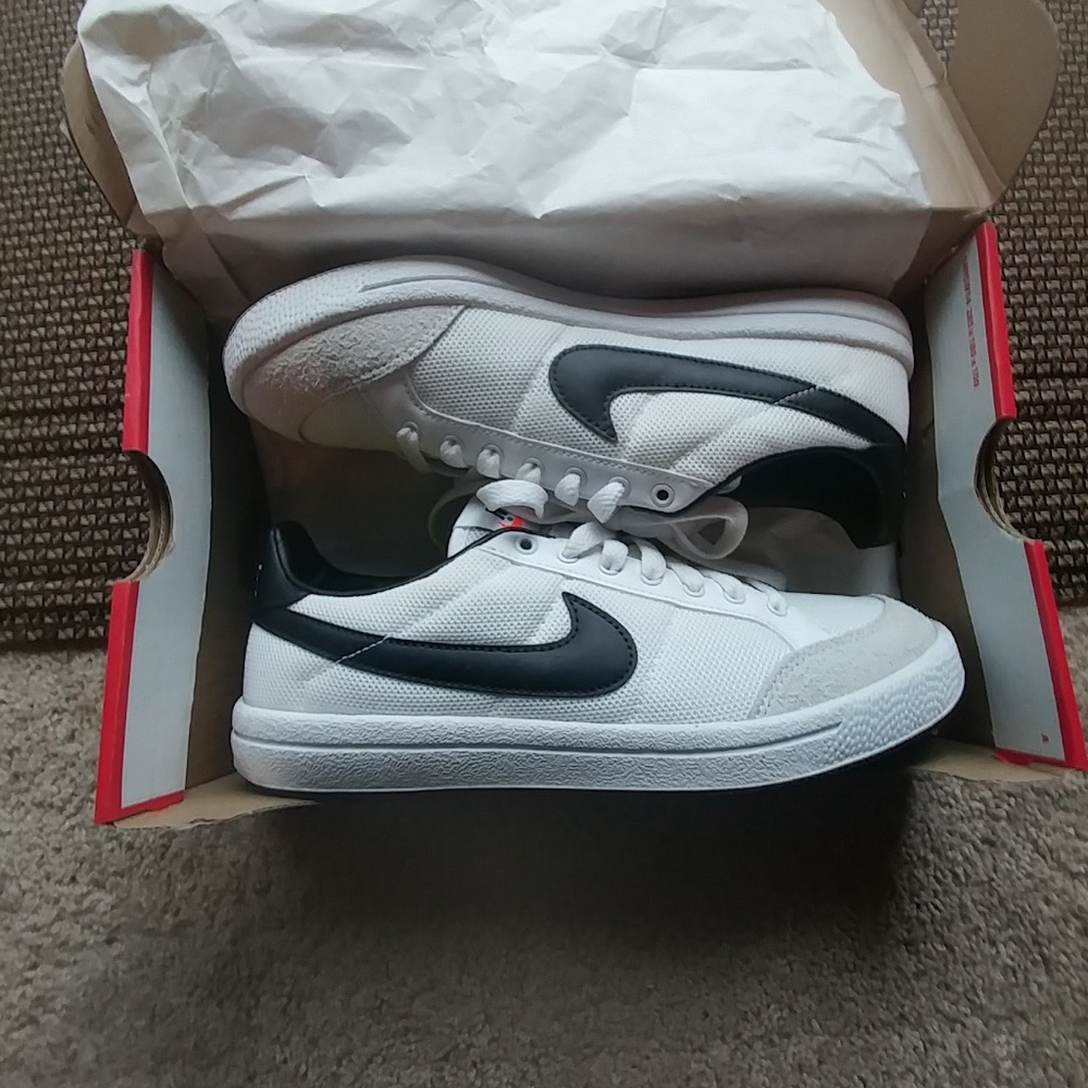 Brand new Nike Meadows
